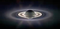 Saturno a lo lejos